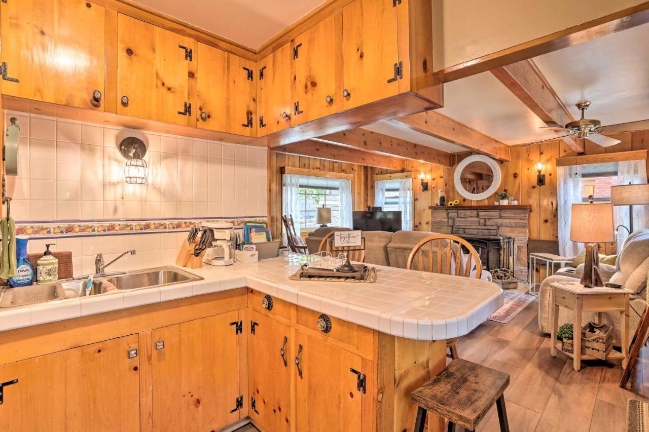 Holiday home With Cozy Interior! Wrightwood